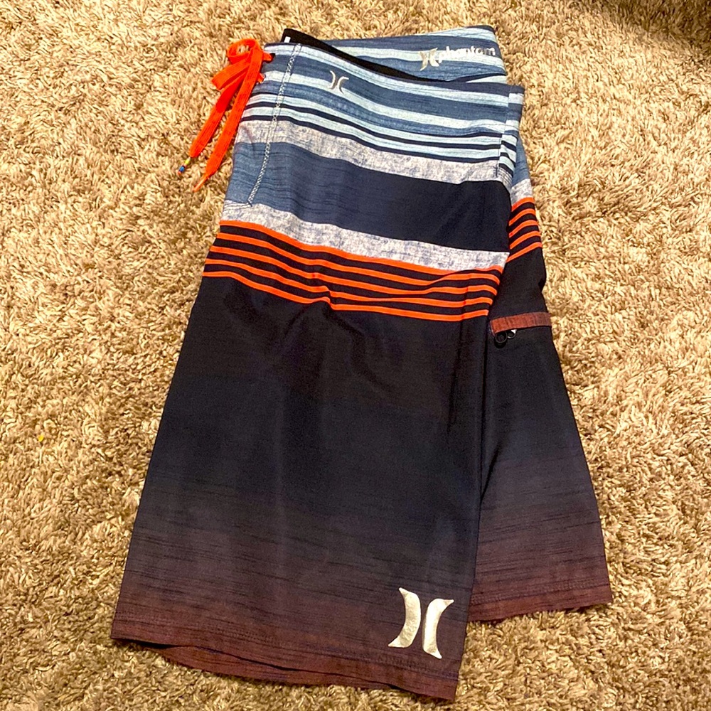 Hurley Navy/Slate Blue/Coral swim trunks. Size 36. Excellent condition.